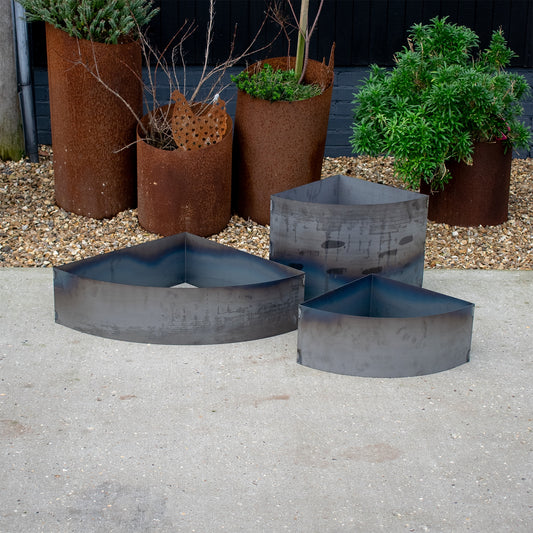 Bellamy Quarter-Circle Rustic Steel Corner Planter